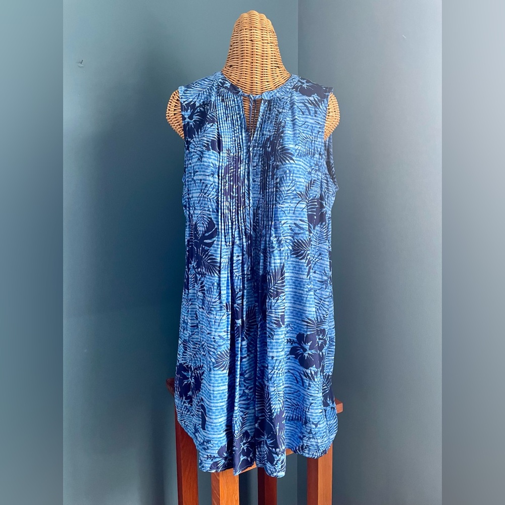 a.n.a. Sleeveless summer dress. Size XL. Tie at neck. 100% rayon.